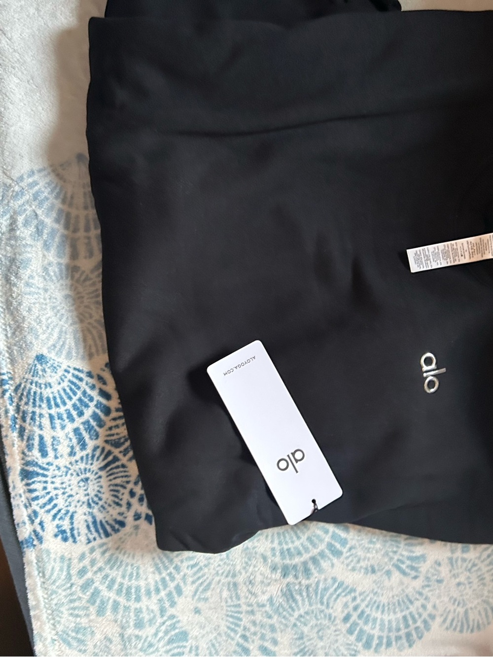 ALO Yoga Men's Black Crewneck Sweatshirt with Small Logo - Picture 6 of 6